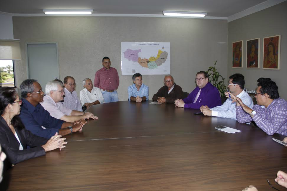 Foto: Chico LeitePrefeito Murilo reunido com diretoria da Guarda Mirim para discutir o local de funcionamento da nova instituição de apoio à formação de adolescentes