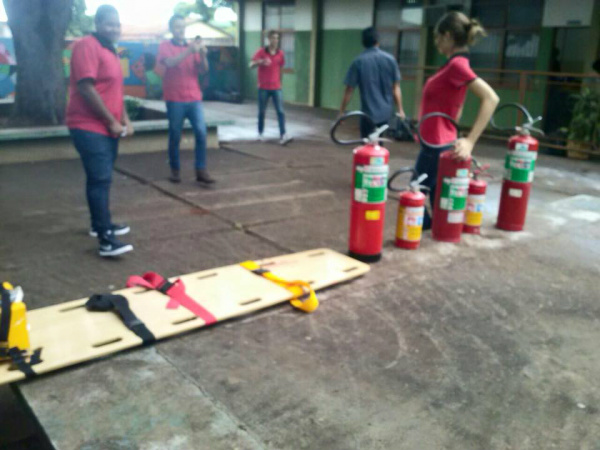 Estudantes do curso de Logística foram treinados para combater as chamasFoto: Divulgação