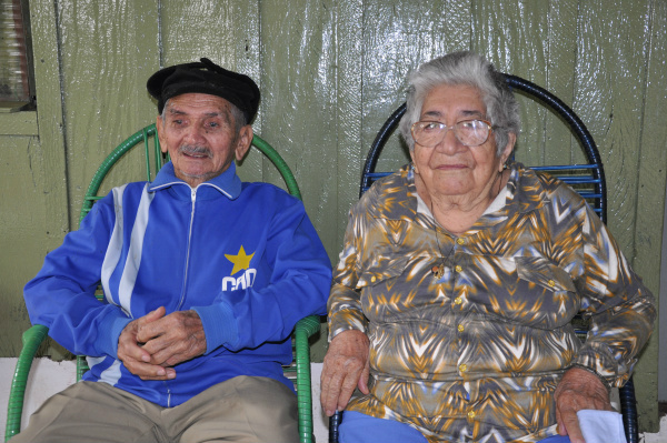 Casal Dona Chiquita , 84 anos, e ‘Seo’ Alexandre , 87 anos. (Foto: Hédio Fazan)