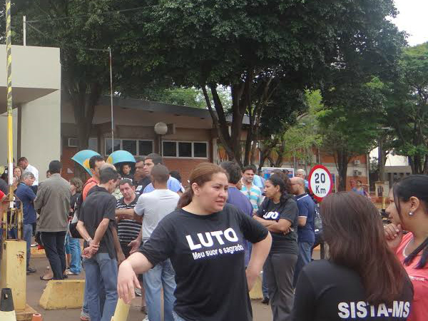 Fotos: Paulo Sérgio VieiraServidores do HU de Campo Grande inciaram paralisação na segunda-feira, cobrando o pagamento de plantões atrasados