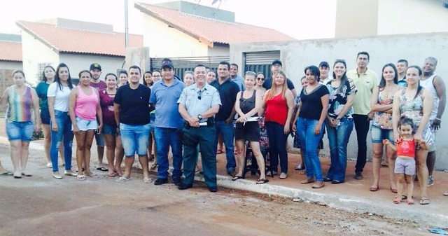 PM orienta moradores de novo residencial em Dourados