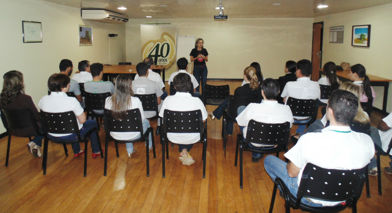 As palestras são ministradas pela assistente social do Hemocentro, Rosa Fernandes. Foto: Divulgação