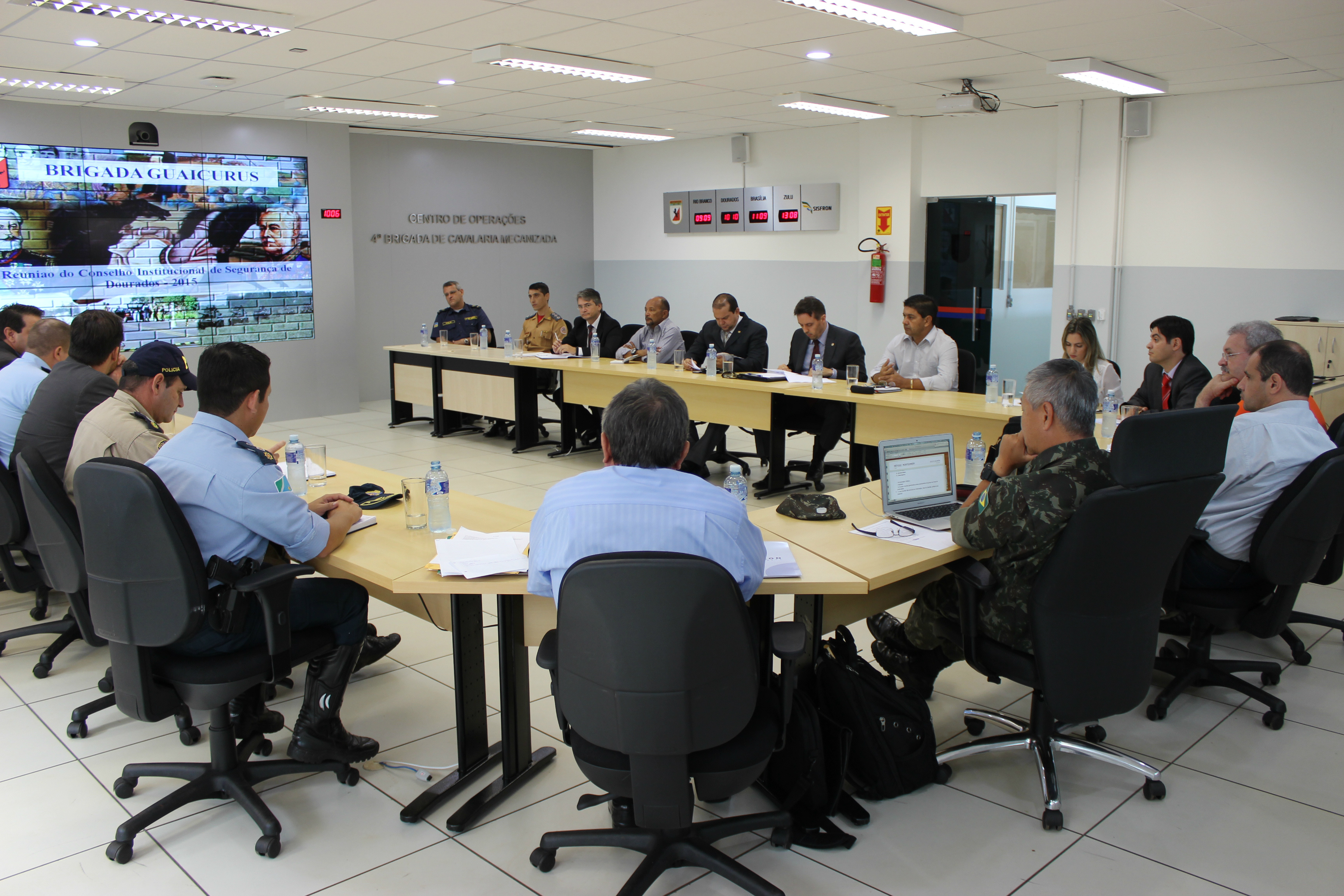 Reunião no Coised aconteceu na sede do Exército na última sexta-feira em DouradosFoto: Hedio Fazan