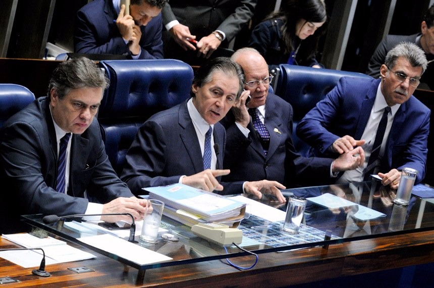 Senador Romero Jucá (à dir.) assumiu a relatoria das emendas de Plenário apresentadas à reforma trabalhistaEdilson Rodrigues/Agência Senado