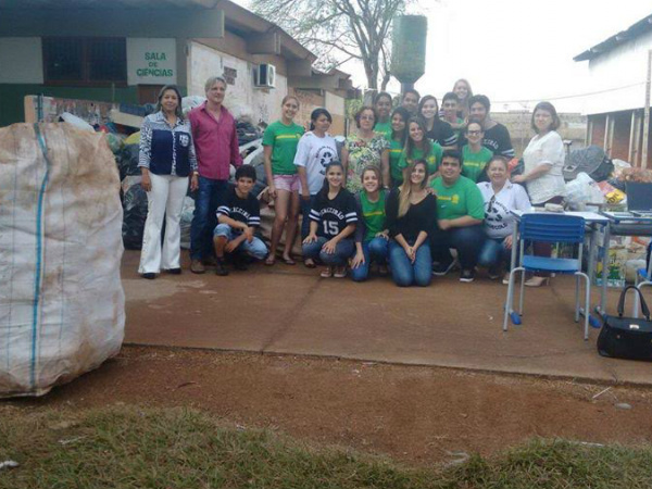 Vereador Dirceu Longhi participou da pesagem dos materiais recicláveis recolhidos pelos alunos da escola Antonia Silveira Capilé