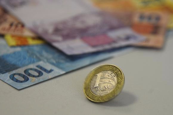 Salário mínimo aumenta de R$ 937 para R$ 979 em 2018
