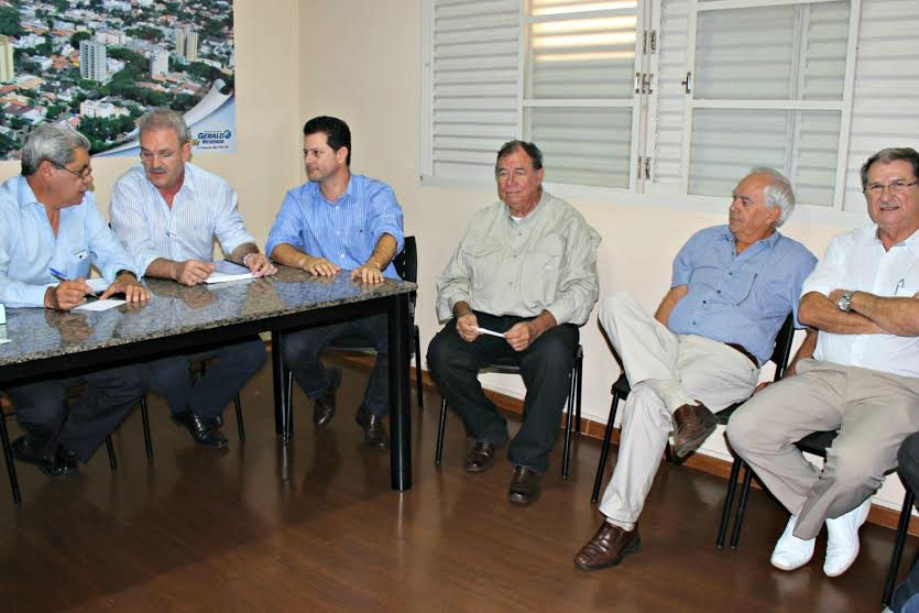 André se reuniu com lideranças do PMDB de Dourados na manhã desta segunda-feiraFoto: Divulgação