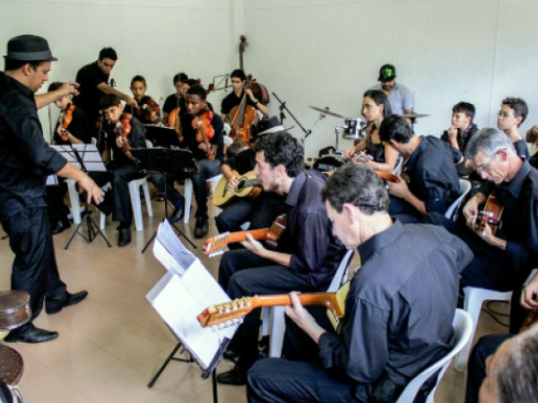 Alunos serão preparados para fazer parte da Orquestra Contemporânea Camerata Violeira, que possui linguagem ímpar. (Foto: Divulgação)
