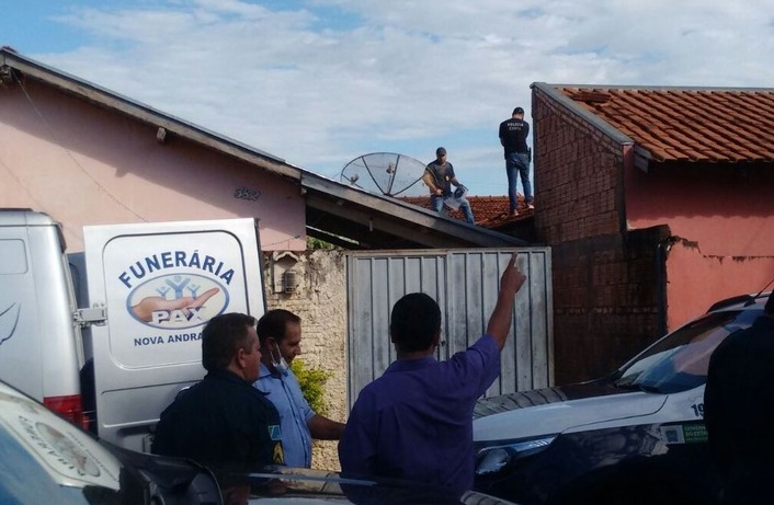 Corpo da criança estava perto da  antena parabólica em uma casa próxima à que ele morava - Imagem: Márcio Rogério / Nova News