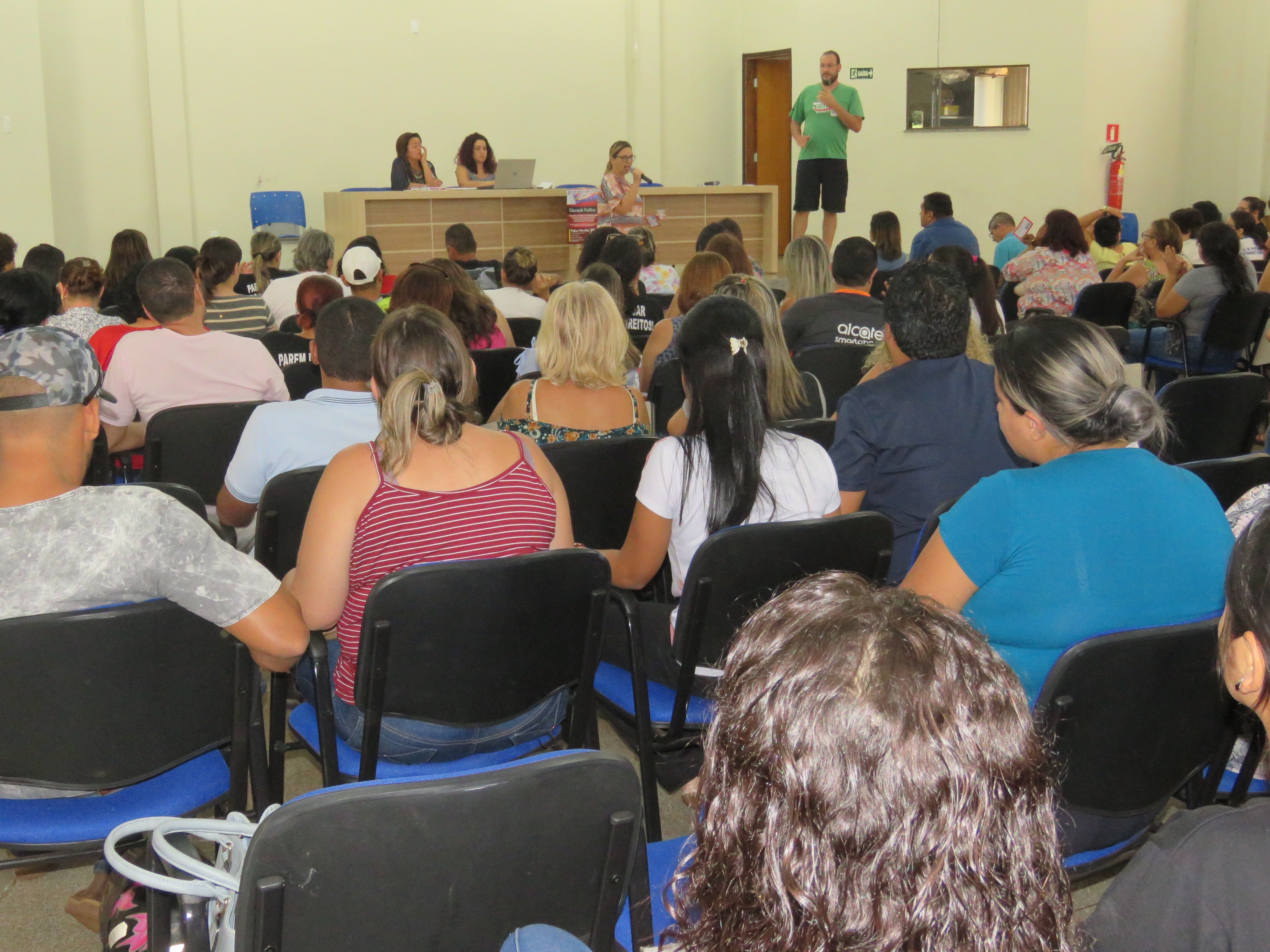 Educadores da Rede Municipal de Ensino reunidos em assembleia na última sexta-feira (13)foto: SIMTED Dourados