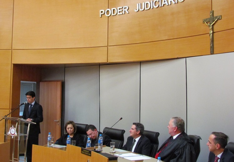 Marcelo Cassavara discursa em nome de seus colegas empossados juízes substitutosfoto - Elvio Lopes
