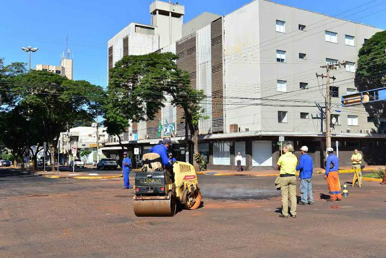 Prefeitura começou a retirar rotatórias da Avenida Presidente Vargas, que está sendo recapeadaCrédito: A. Frota