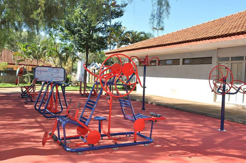 Equipamentos da academia ao ar livre já estão instalados no Parque dos Ipês e sendo usados pelos frequentadoresCrédito: A. Frota