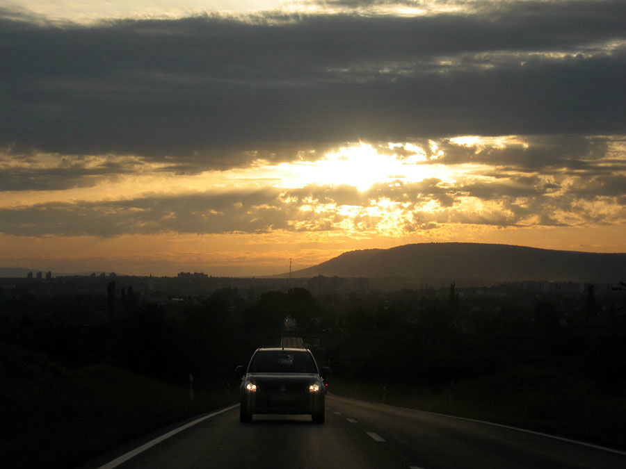Segundo pesquisas, 5% dos acidentes de trânsito acontecem ao nascer ou pôr do sol