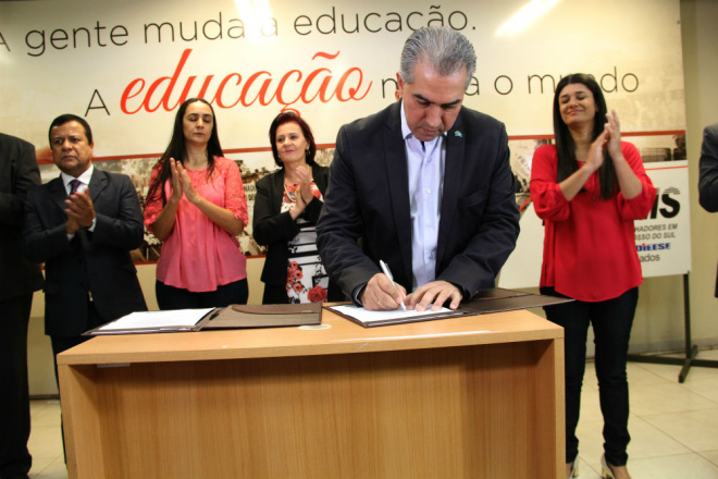 Para o governador, a intenção é melhorar e qualificar a educação pública do EstadoFoto: Chico Ribeiro