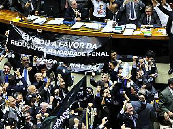 Plenário da Câmara dos Deputados aprovou, em primeiro turno, por 323 votos a 155, emenda que reduz a maioridade penalFabio Rodrigues Pozzebom/Agência Brasil