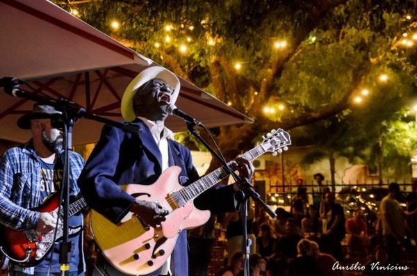 Zé Pretim faz show no sábado mesclando blues com a música sertaneja raiz (foto: Aurélio Vinícius)