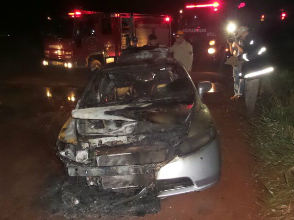 Carro com droga, destruído pelo fogofoto - Douradosagora