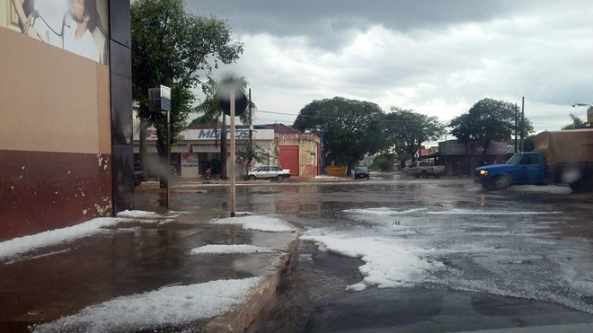 Foto mostra uma avenida da cidade logo após o temporal. Foto: Eliton Santos / Impacto News