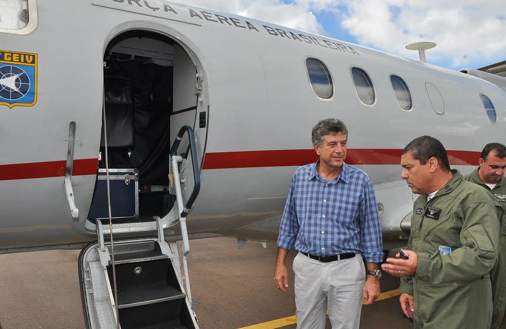 Foto: A. FrotaPrefeito Murilo com equipe do Geiv (Grupo Especial de Inspeção em Voo), durante a inspeção de sistemas, com checagem em voo.