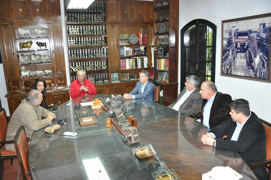 Murilo reunido com o ex-presidente paraguaio e senador vitalício Juan Carlos WasmosyCrédito: Dênes de Azevedo