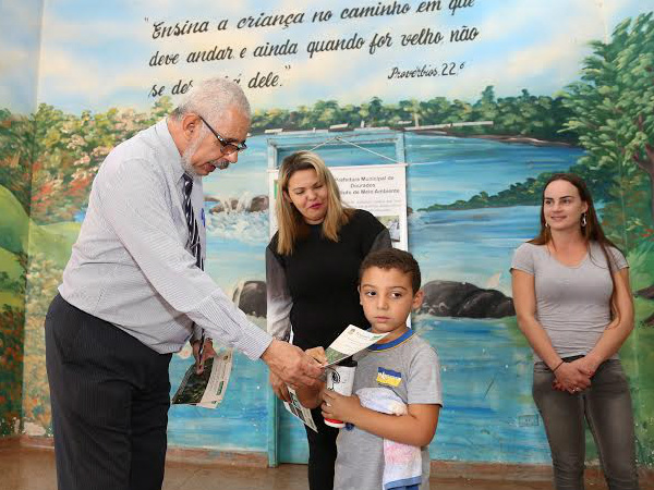 Foto: A. FrotaEntrega oficial das cartilhas foi feita na manhã desta quinta-feira na Escola Municipal Lóide Bonfim de Andrade