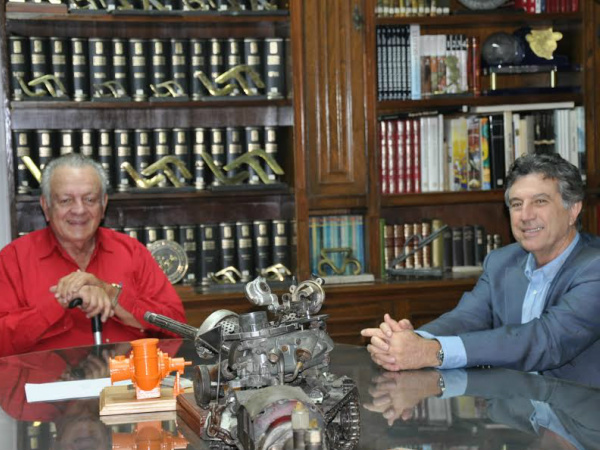 Murilo reunido com o ex-presidente paraguaio e senador vitalício Juan Carlos Wasmosy. (Foto: Dênes de Azevedo)
