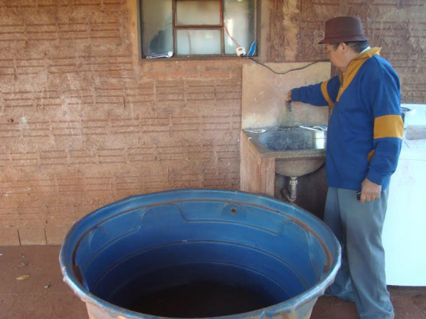 Na Bororó, famílias têm torneiras secasfoto - Cido Costa/ Douradosagora