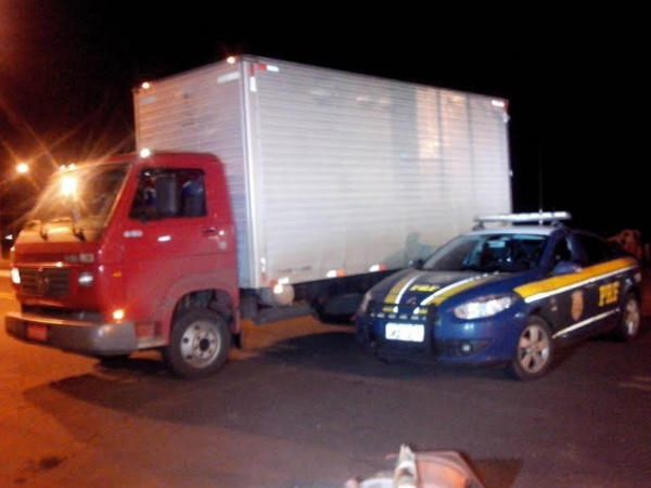 Caminhão com ocorrência de furto foi apreendido pela PRFfoto - PRF