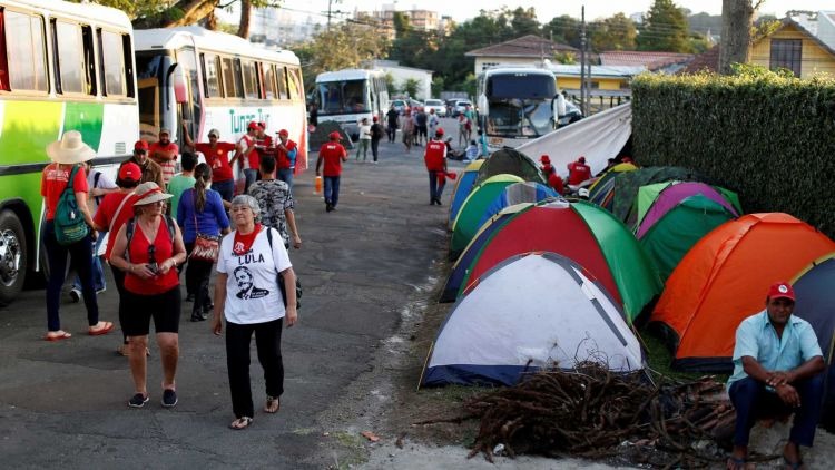 Justiça fixa multa diária de R$ 500 mil a manifestantes ao redor da PF