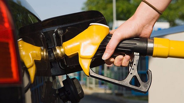 Preço médio da gasolina sobe e atinge recorde de R$ 3,85 para o consumidor
