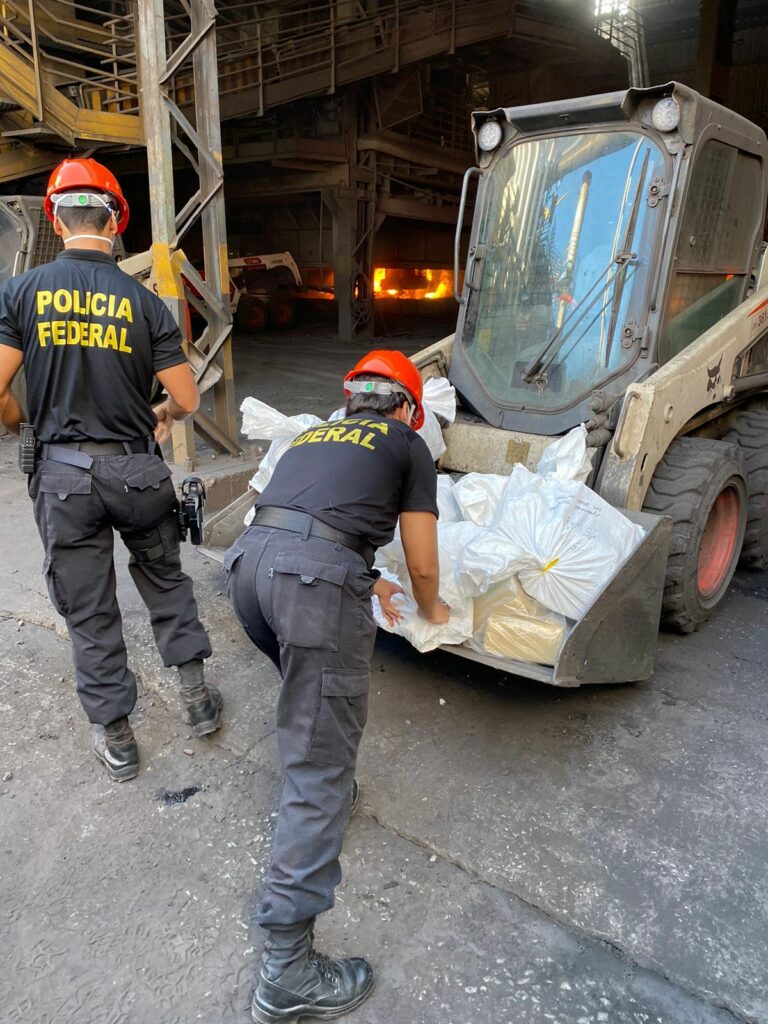 Polícia Federal incinera 670 kg de cocaína em Corumbá