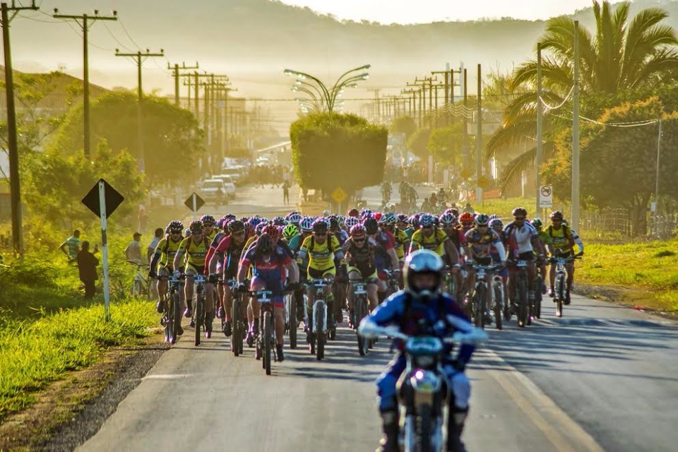 Mais de 800 ciclistas disputam desafio de mountain bike em Bodoquena