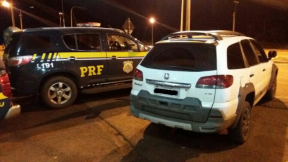 PRF recupera em MS veículo roubado em Minas
