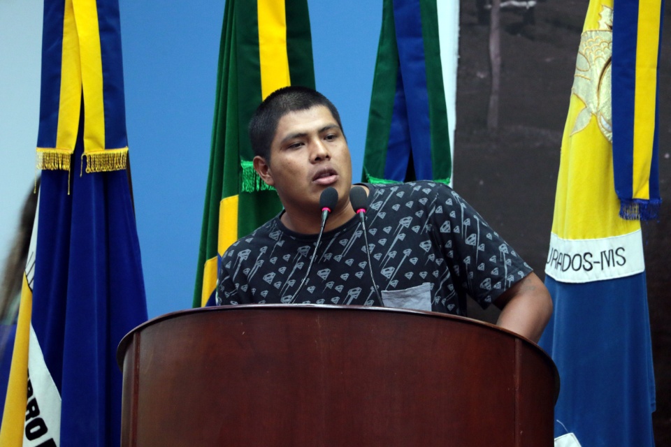 Grupo Brô Mcs fala de luta indígena ao receber Prêmio Marçal de Souza Tupã’Y
