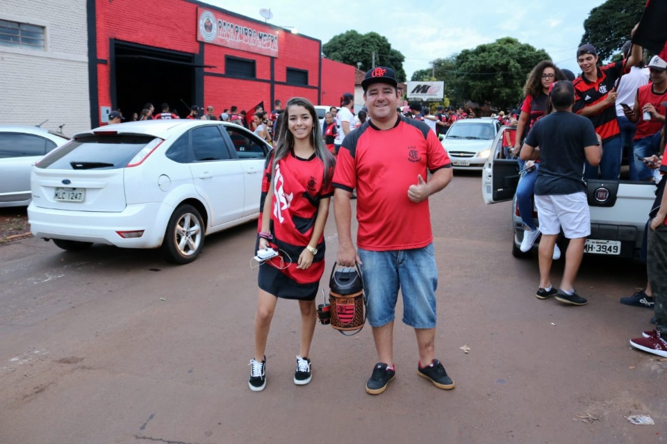 Torcedores comemoram a vitória do Flamengo em Dourados
