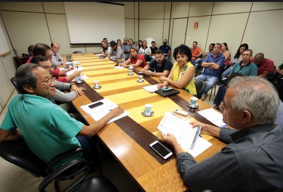 Agentes e vereadores reunidos na manhã de hojeFoto: Thiago Morais