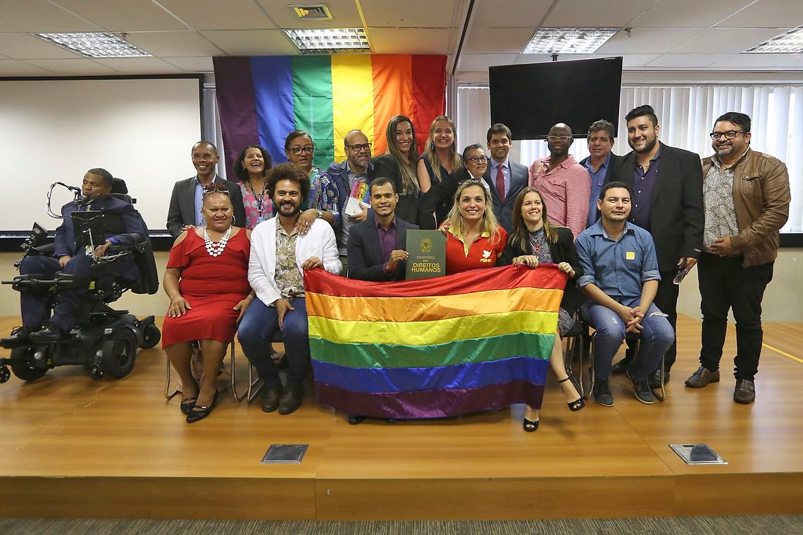 O secretário-executivo do Ministério dos Direitos Humanos, Engels Augusto Muniz, participa do lançamento do Pacto Nacional de Enfrentamento à LGBTfobia./Valter Campanato/Agência Brasil