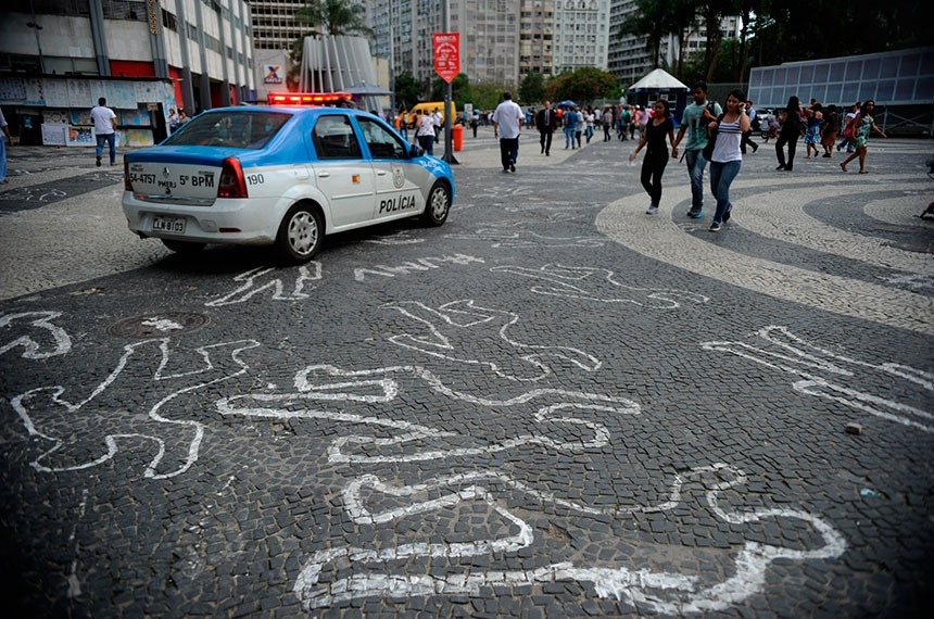 Ação “Juventude Marcada para Viver”, da ONG Observatório de Favelas, alerta para violência no Rio de Janeiro: número de assassinatos no país é maior que em zonas de guerra e afeta economia nacionalFernando Frazão/ Agência Brasil