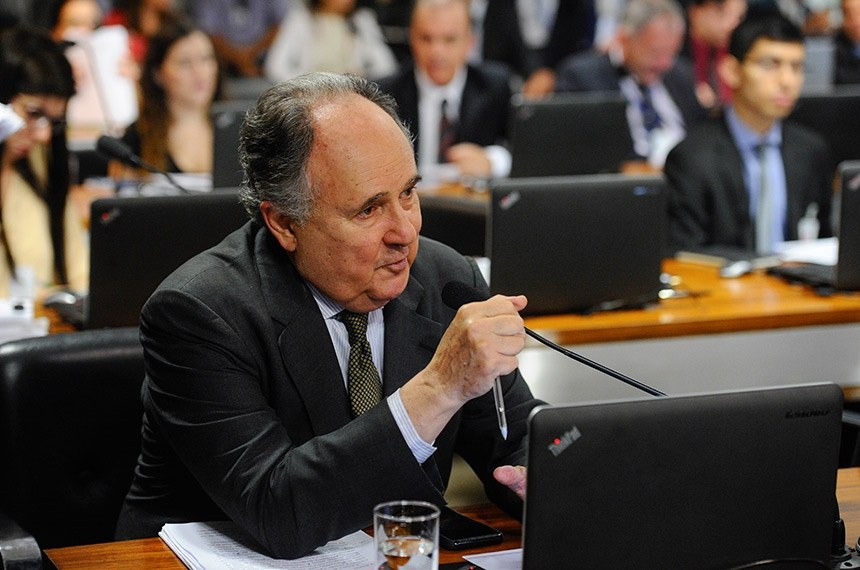 O senador Cristovam Buarque (PPS-DF) é o autor do requerimento para a realização de audiência pública sobre a qualidade da educação do paísMarcos Oliveira/Agência Senado