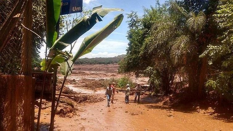 Barragem de rejeitos da mineradora da Vale se rompe e atinge Brumadinho, em Minas Gerais - Divulgação/Corpo de Bombeiros