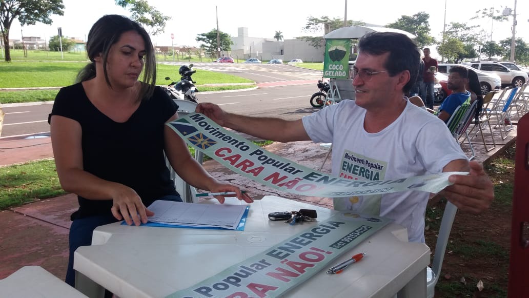 Coleta de assinaturas em Campo Grande (Foto: Divulgação)