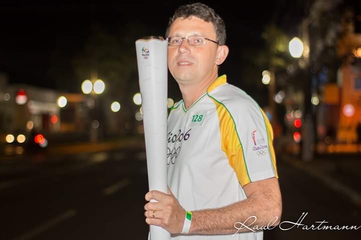 Erivaldo Bezerra foi um dos escolhidos para conduzir a tocha olímpica que passou por Dourados em 2016