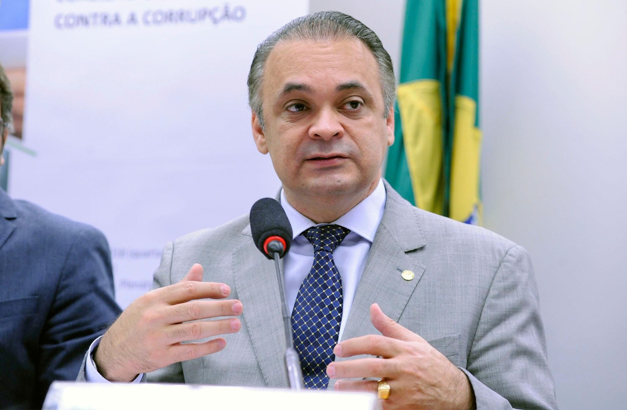 leia Viana/Câmara dos Deputados / Audiência pública sobre o novo pacote de medidas anticorrupção apresentado pela Transparência Internacional Brasil. Dep. Roberto de Lucena (PODE - SP)Roberto de Lucena: 