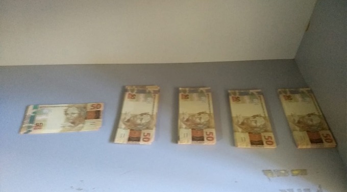 Homem é preso com R$ 10 mil em notas falsas