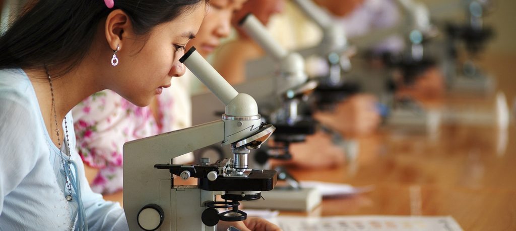 Mulheres e meninas continuam extremamente sub-representadas nas ciências exatas. Foto: ONU Mulheres Vietnã