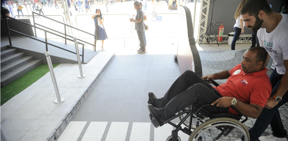 Mais de 46,9 mil pessoas com deficiência tiveram acesso ao mercado de trabalho no ano passado - Foto: Arquivo/Agência Brasil