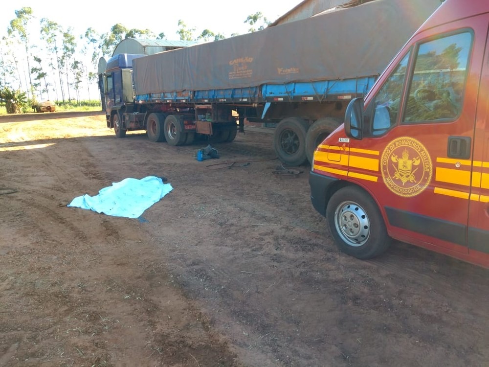 Caminhoneiro morre ao ser atingido por aro de roda ao calibrar pneu, em Iguatemi (MS). — Foto: Site Tá Na Mídia Naviraí