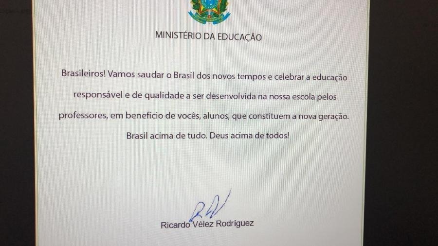 Carta enviada pelo MEC a escolas do país com o slogan de campanha de Jair Bolsonaro (PSL)