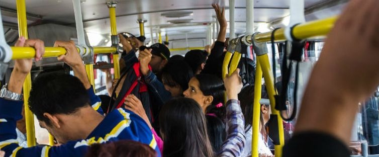 Mulheres são assediadas em ônibus, nas ruas e no ambiente de trabalho - Divulgação/Secretaria da Mulher/DF